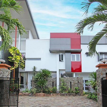 Super Oyo Capital O 91665 D'Prof Exclusive Guesthouse Semarang Bagian luar foto