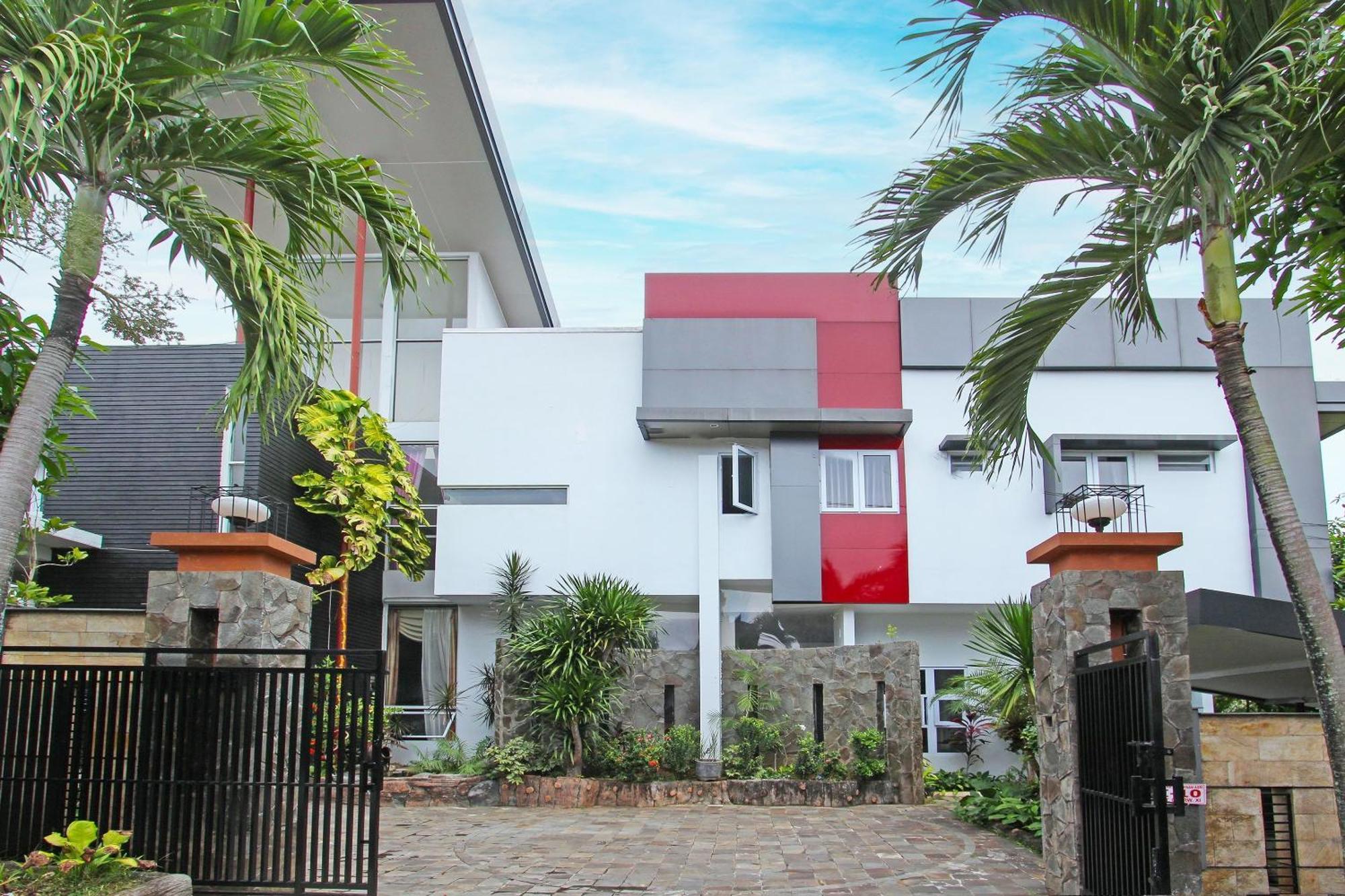 Super Oyo Capital O 91665 D'Prof Exclusive Guesthouse Semarang Bagian luar foto
